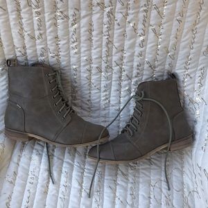 Short boots